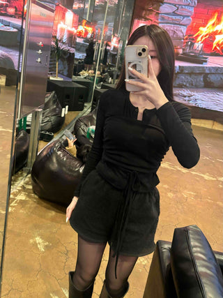 Ash Molded Elastic V-Neck Slim Fit Long Sleeve Tee