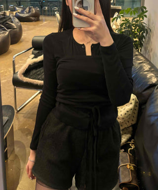 Ash Molded Elastic V-Neck Slim Fit Long Sleeve Tee