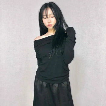 Delicate Fit Asymmetrical Off-Shoulder Slim Fit Long Sleeve T-shirt