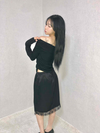 Delicate Fit Asymmetrical Off-Shoulder Slim Fit Long Sleeve T-shirt