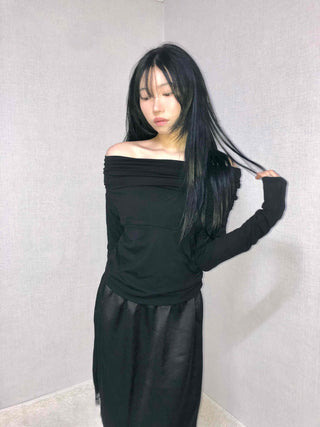 Delicate Fit Asymmetrical Off-Shoulder Slim Fit Long Sleeve T-shirt
