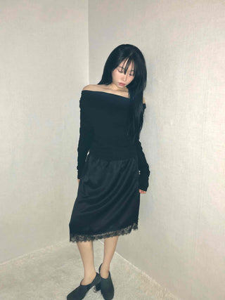 Delicate Fit Asymmetrical Off-Shoulder Slim Fit Long Sleeve T-shirt