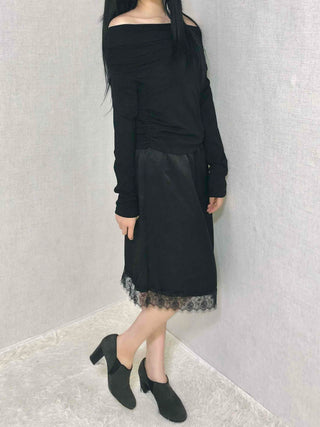 Delicate Fit Asymmetrical Off-Shoulder Slim Fit Long Sleeve T-shirt