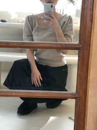 Natural Texture Wide V-Point Basic Knit