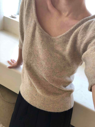 Natural Texture Wide V-Point Basic Knit