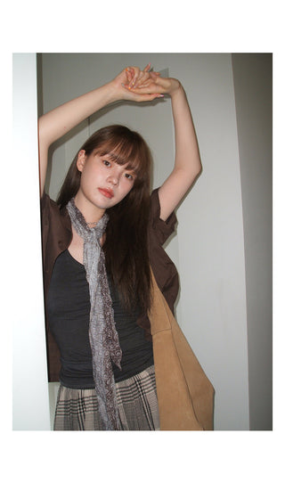 gray I-shaped  vest