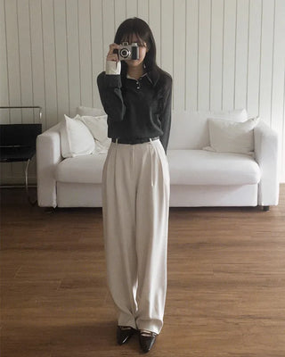 Leg-lengthening pintuck wide slacks