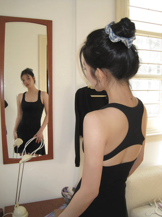 black backless dress