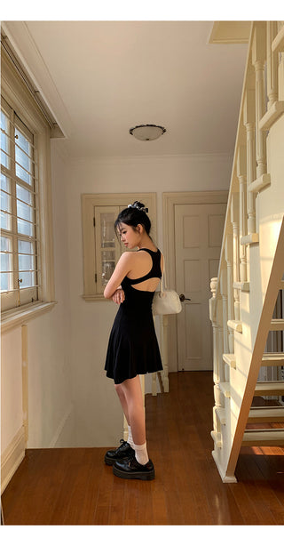 black backless dress