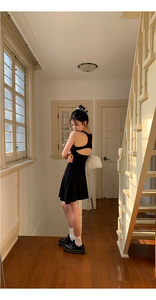 black backless dress