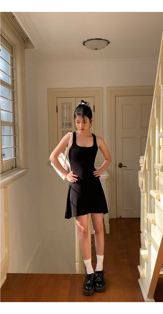 black backless dress