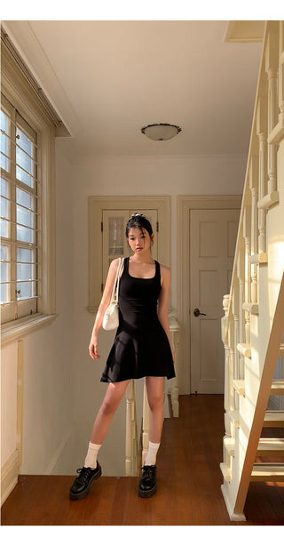 black backless dress