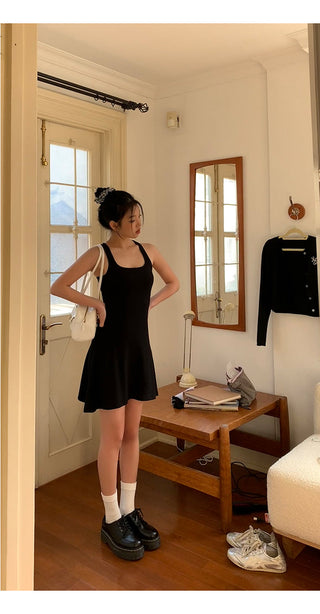 black backless dress