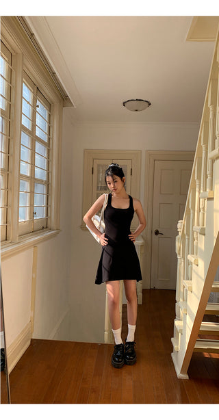 black backless dress