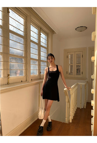 black backless dress