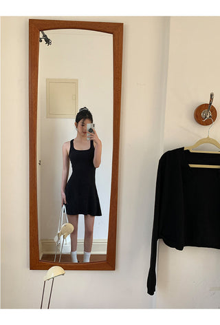 black backless dress