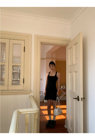 black backless dress