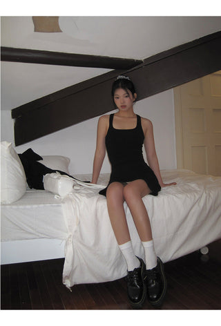 black backless dress