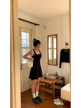 black backless dress