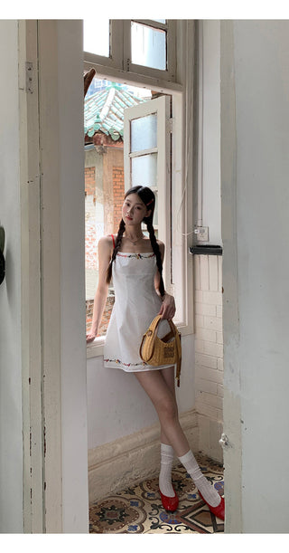 white sheath dress 01