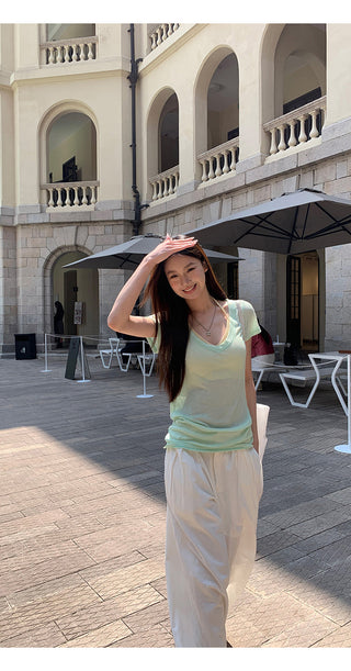 V-neck slim blouse