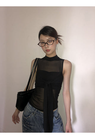 black sleeveless vest
