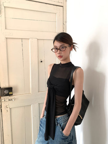black sleeveless vest