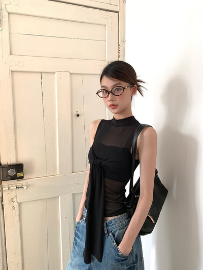 black sleeveless vest