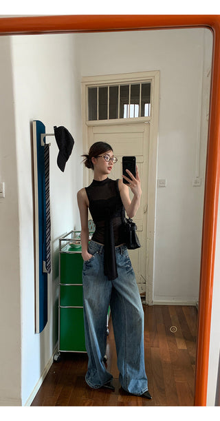black sleeveless vest