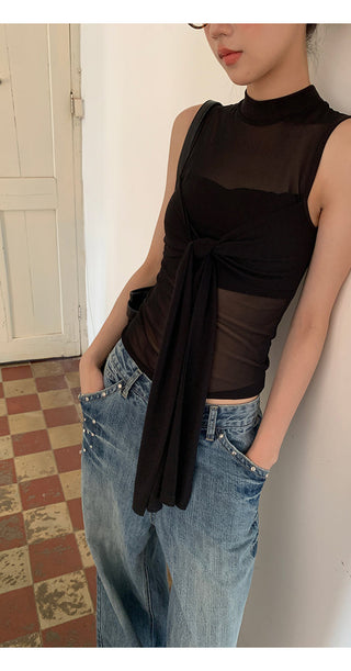 black sleeveless vest