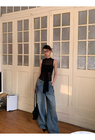 black sleeveless vest