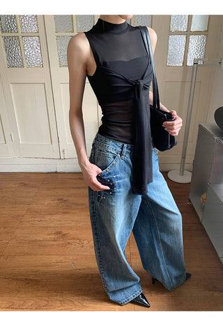 black sleeveless vest