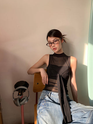 black sleeveless vest