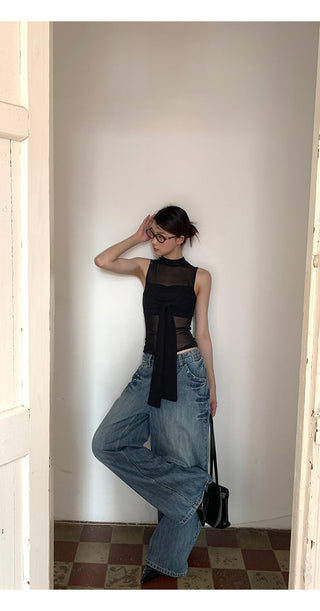 black sleeveless vest