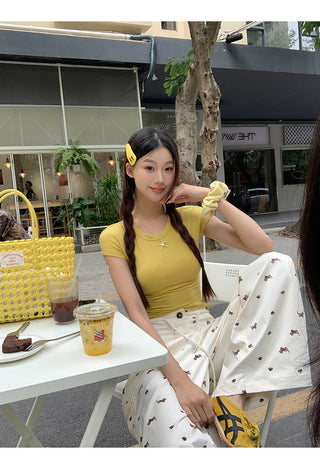 loose wide-leg pants