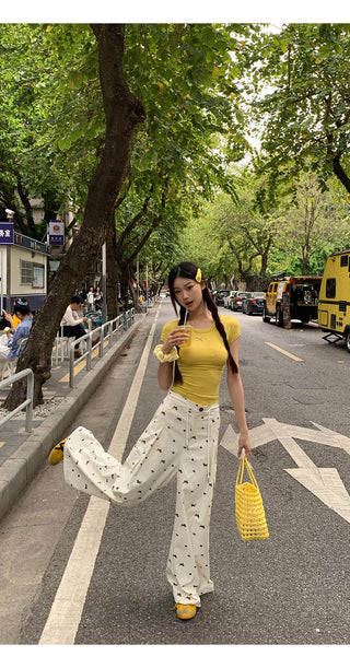 loose wide-leg pants
