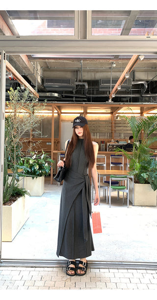 sleeveless elegant dress
