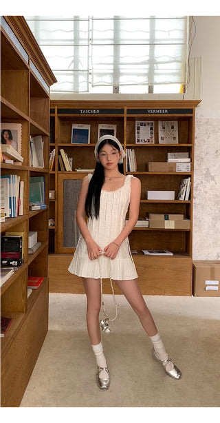 white niche skirt