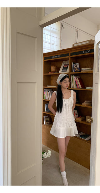white niche skirt