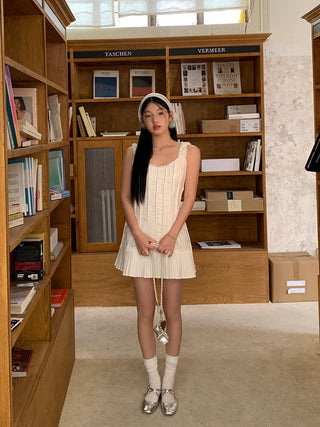 white niche skirt