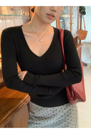 black V-neck sweater 01