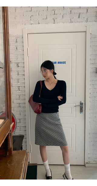 black V-neck sweater 01