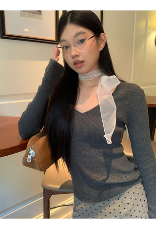 black V-neck sweater 01