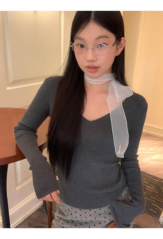 black V-neck sweater 01