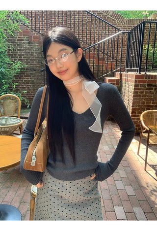 black V-neck sweater 01