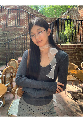black V-neck sweater 01