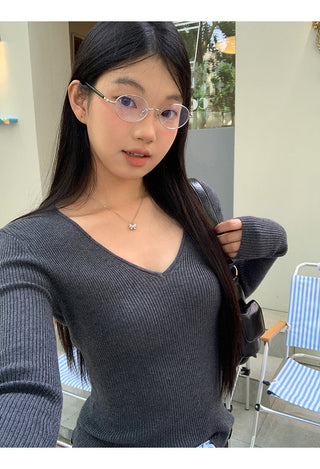 black V-neck sweater 01