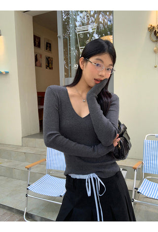 black V-neck sweater 01