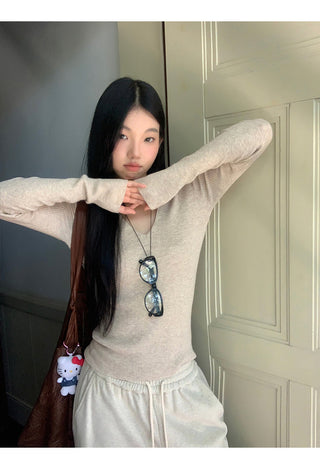 black V-neck sweater 01