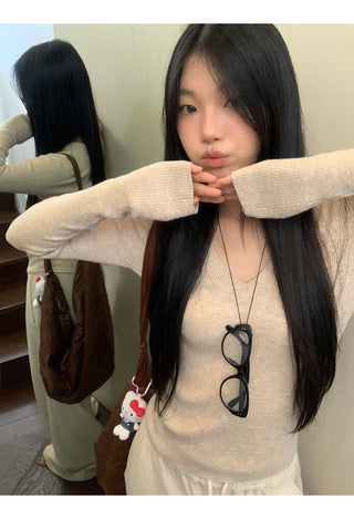 black V-neck sweater 01